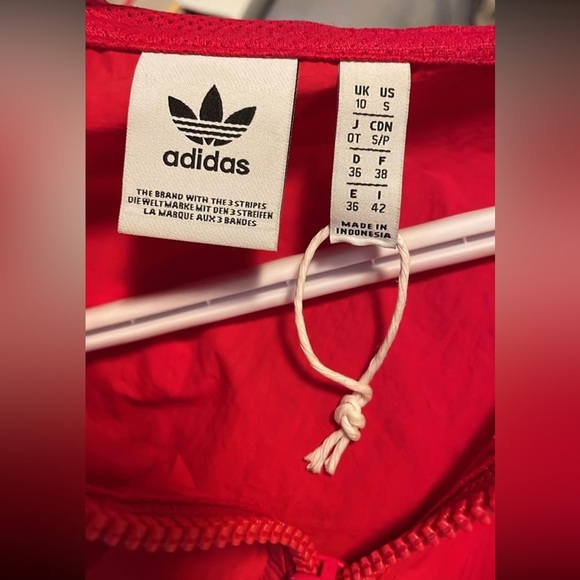 Adidas cropped windbreaker worn once,perfect for all seasons - Picture 2 of 3